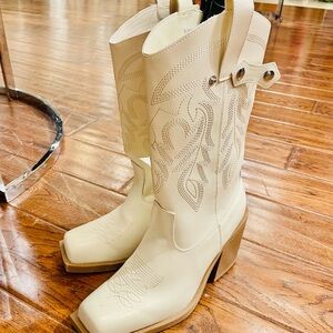 ❤️👢NEW Forever21 Elegant Cream Western Boots Size 8